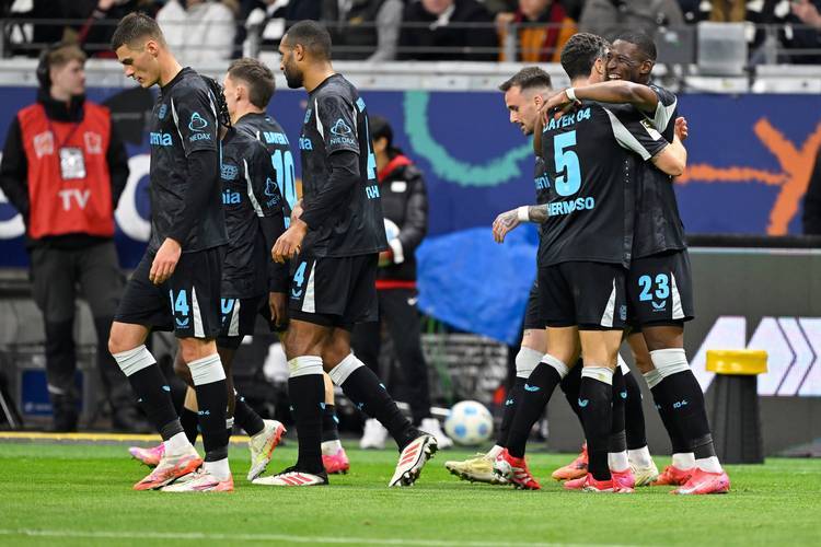  上海久事迎欧冠关键赛，转会期止住颓势，压力陡增，临场指挥获称赞