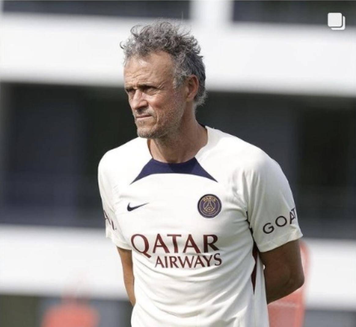  上海久事迎欧冠关键赛，转会期止住颓势，压力陡增，临场指挥获称赞